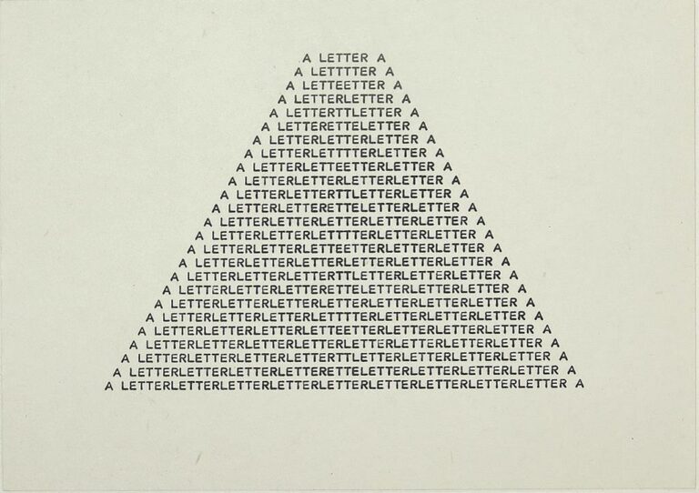 Närbild av ett av Ruth Wolf Rehfeldt verk uppbyggt av skrivmaskintext. Ordet Letter bildar en pyramid..