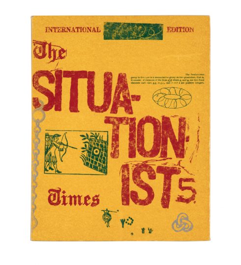Gult tidningsomslag med texten Situationist times.