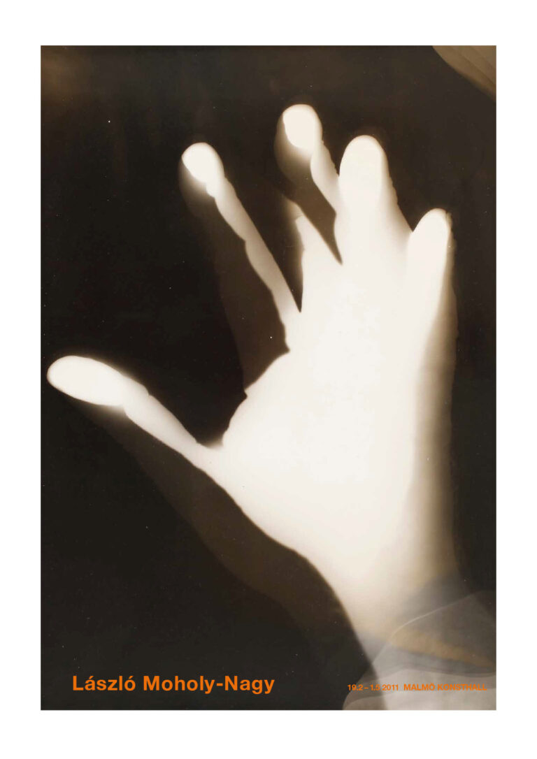 Poster László Moholy-Nagy. En vit hand med grå skugga mot svart bakgrund