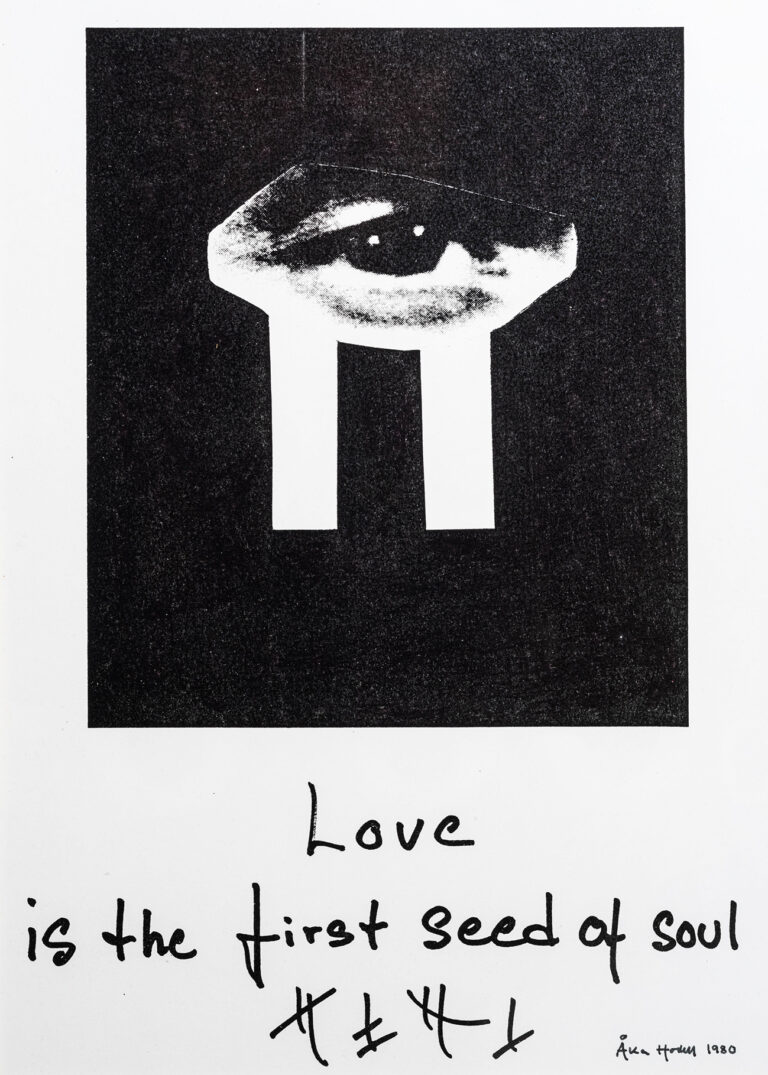Svartvitt verk av Åke Hodell med texten "Love is the first seed of soul"