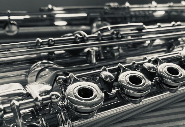 Black image of severeal flutes beside one another.