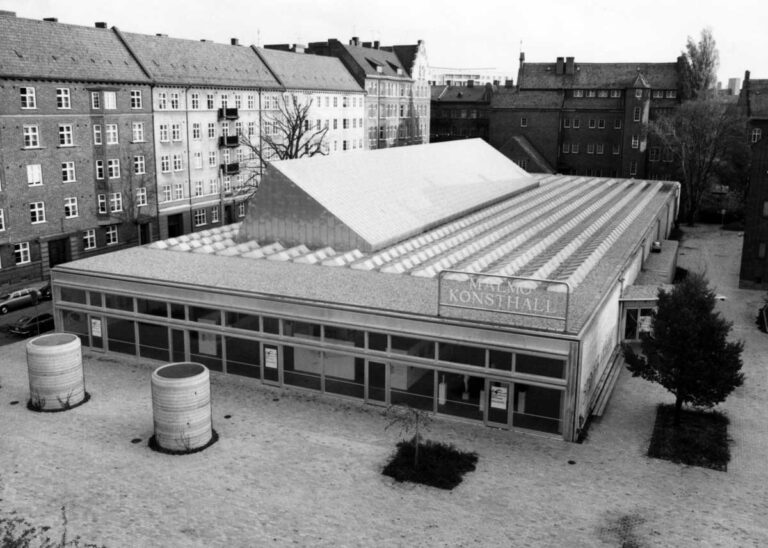 A black-and-white image of Malmö Konsthall, showing the entire building from above.