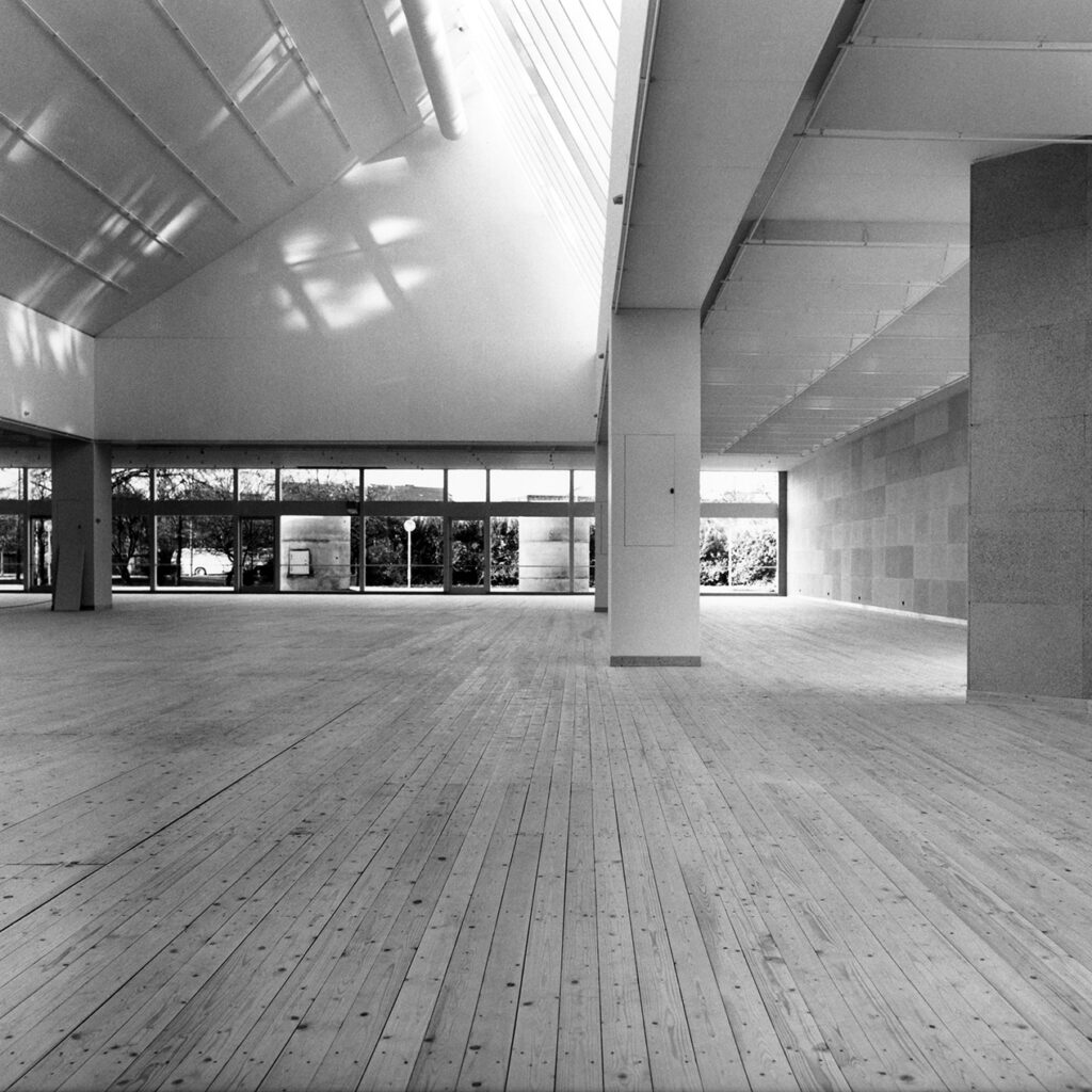 Malmö Konsthalls vackra rum vid öppningen 1975.