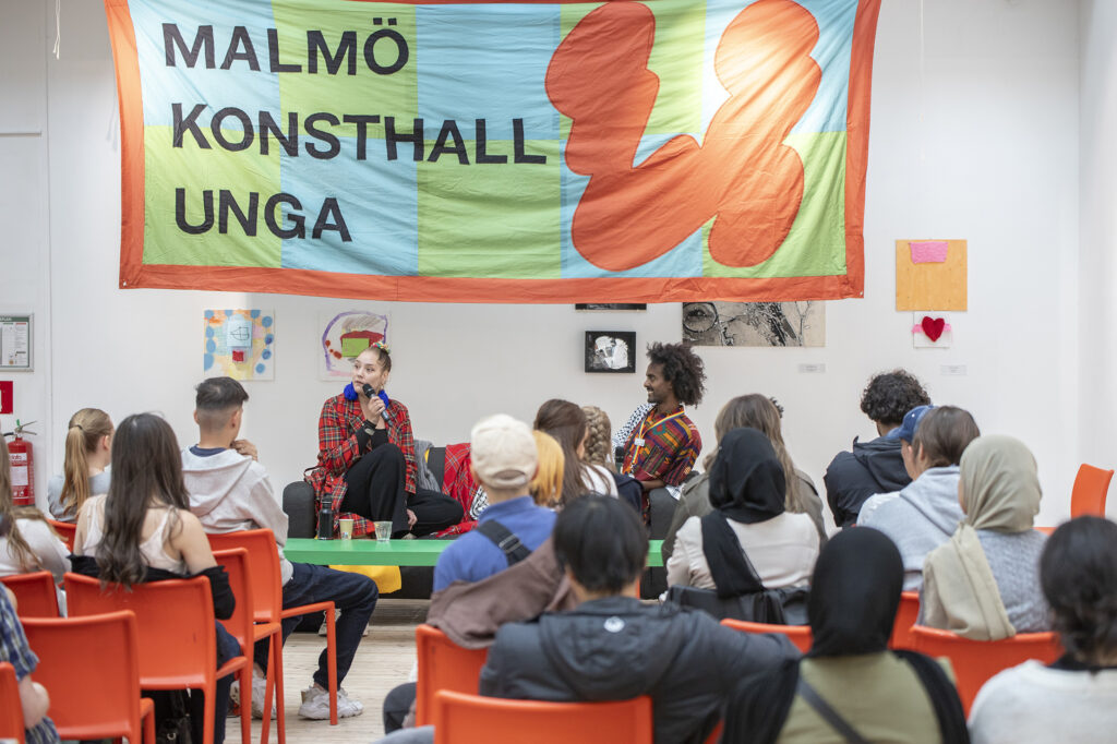 Malmö Konsthall U bjuder in grymma kreatörer från olika hörn av konst- och kulturscenen som föreläser och håller workshops.