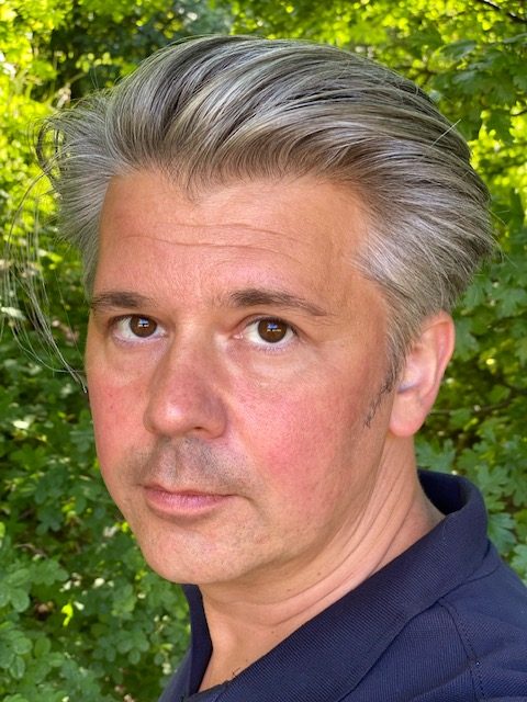 Porträtt av Ervik Cejvan.